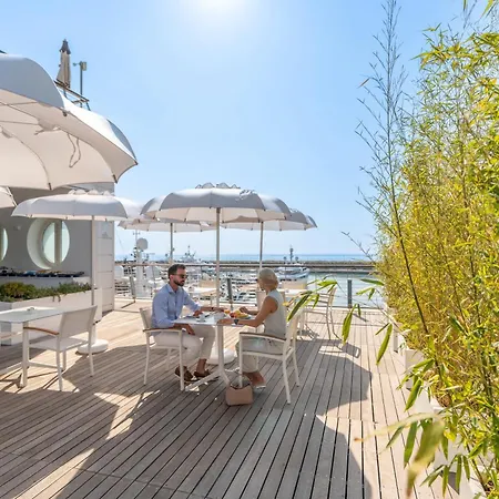 Hotel Yacht Club Marina Di 3*