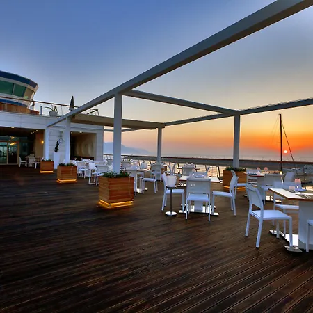 Hotel Yacht Club Marina Di 3*