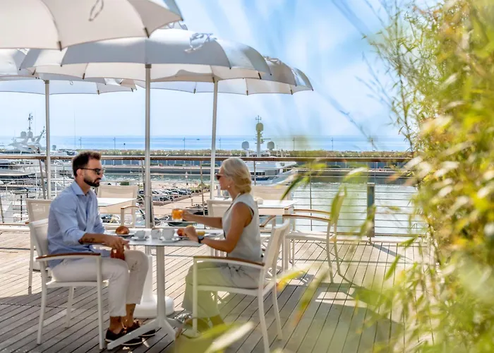 ホテル Yacht Club Marina Di