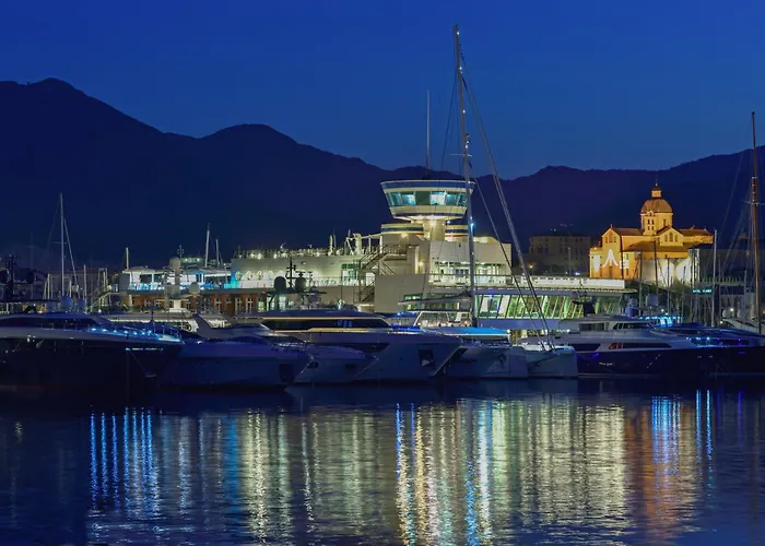 Yacht Club Marina Di Szálloda Loano