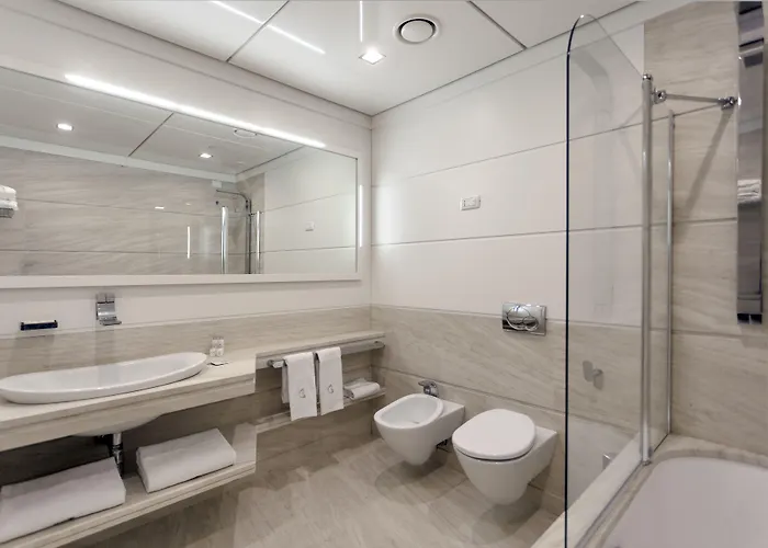 Yacht Club Marina Di Hotel Loano