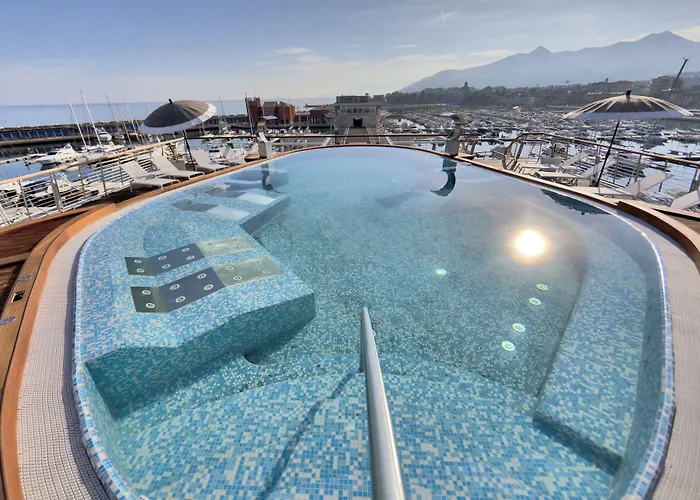 Yacht Club Marina Di Szálloda Loano