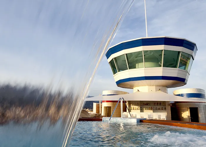 Hotel Yacht Club Marina Di 3*
