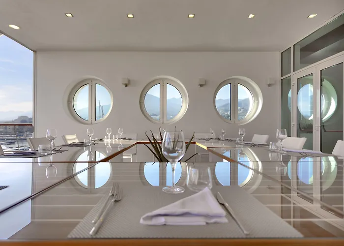 Szálloda Yacht Club Marina Di