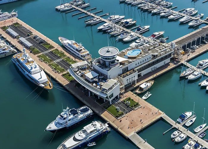 Yacht Club Marina Di Hotel Loano
