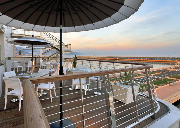 Yacht Club Marina Di Hotel 3*