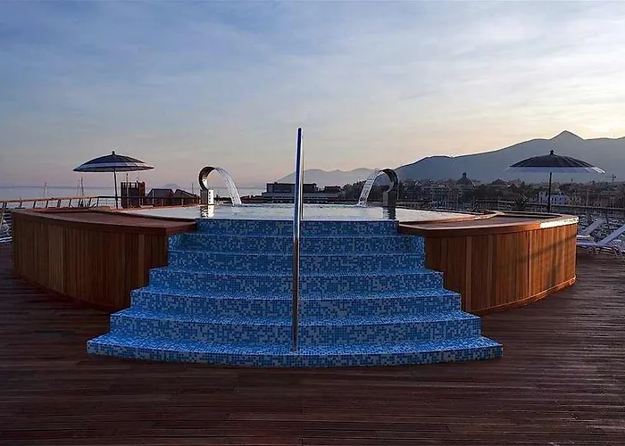 Yacht Club Marina Di Szálloda Loano