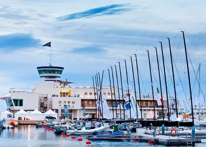 Yacht Club Marina Di Szálloda 3*