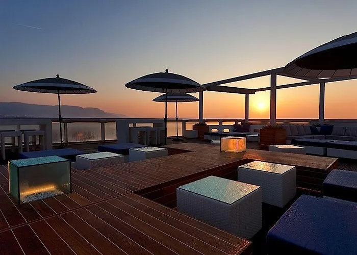 Yacht Club Marina Di Szálloda Loano