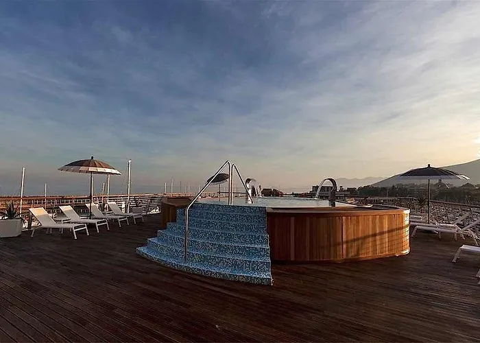 Yacht Club Marina Di 3* Loano