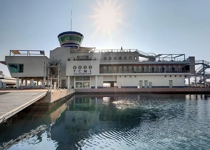 Yacht Club Marina Di Szálloda Loano