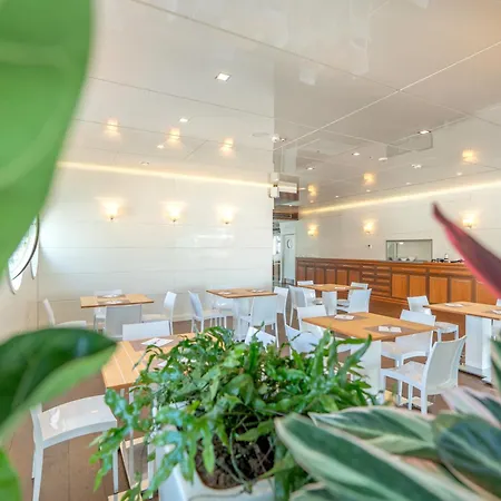 Yacht Club Marina Di Hotel Loano