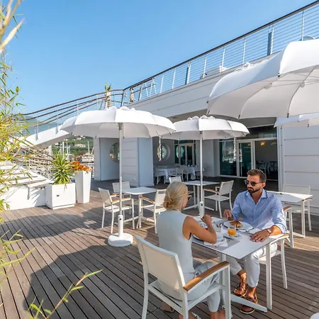 Yacht Club Marina Di | Esperienze 3*