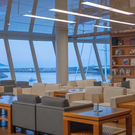 Yacht Club Marina Di Hotell