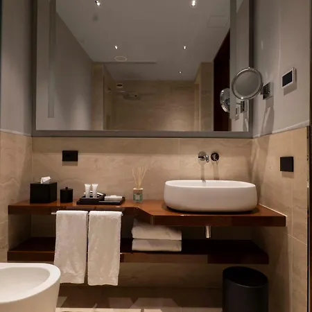 Szálloda Yacht Club Marina Di 3*
