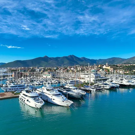 Yacht Club Marina Di | Esperienze
