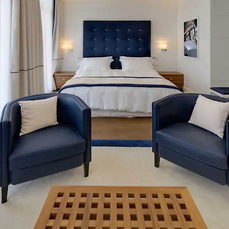 Yacht Club Marina Di | Esperienze Szálloda Loano