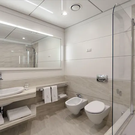 Yacht Club Marina Di Hotell Loano