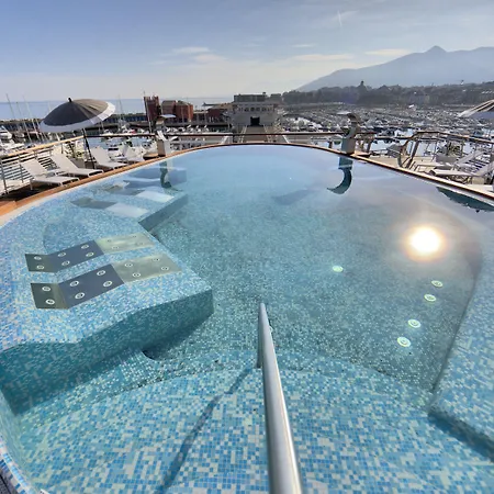 Yacht Club Marina Di Hotell Loano