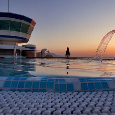 Hotell Yacht Club Marina Di