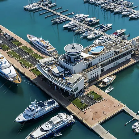 Yacht Club Marina Di | Esperienze Szálloda Loano
