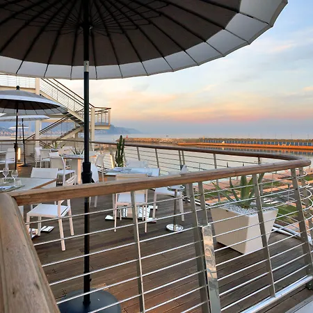 Yacht Club Marina Di | Esperienze Szálloda 3*