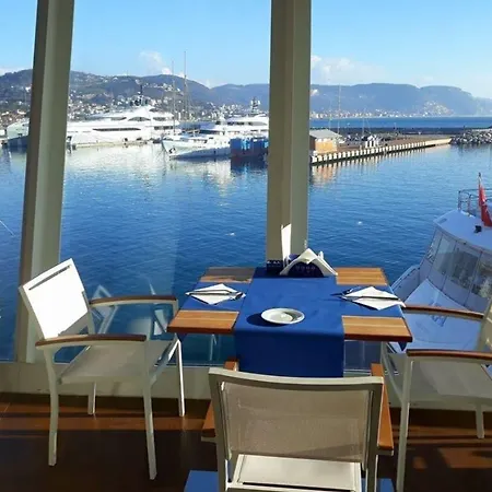 Yacht Club Marina Di Hotell Loano