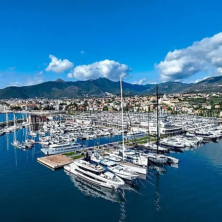 Yacht Club Marina Di | Esperienze 3* Loano