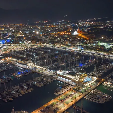 Yacht Club Marina Di | Esperienze فندق 3*