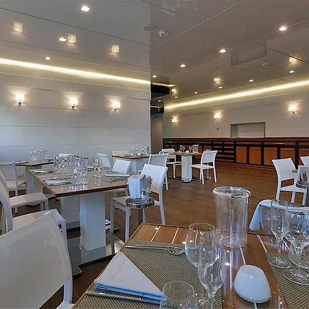 Yacht Club Marina Di Hotel