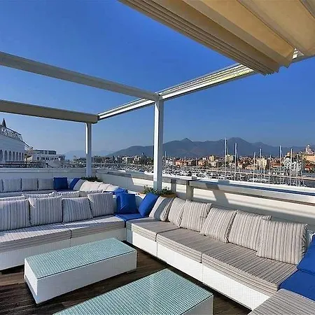 Yacht Club Marina Di Hotel 2*