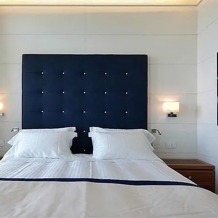 Yacht Club Marina Di | Esperienze 3* Loano