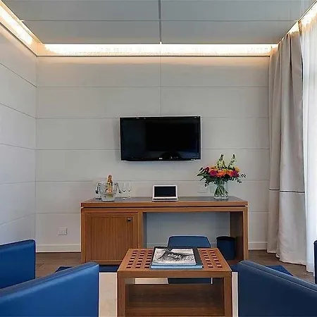 Yacht Club Marina Di Hotel 2*