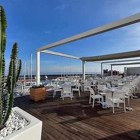 Yacht Club Marina Di | Esperienze 3*