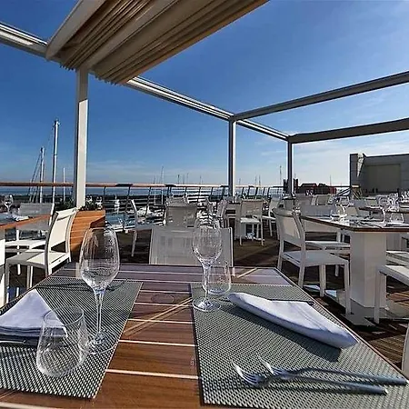 Yacht Club Marina Di Hotel