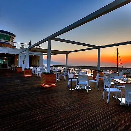 Yacht Club Marina Di Hotel Loano