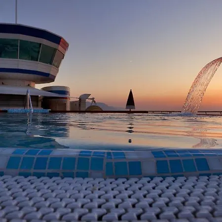 Yacht Club Marina Di 2*
