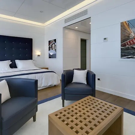 Hotell Yacht Club Marina Di