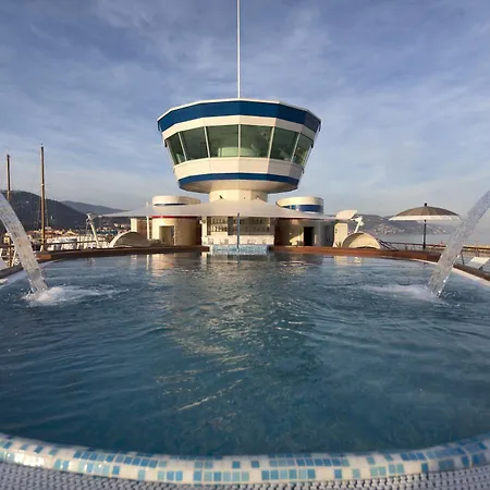 Yacht Club Marina Di 2*
