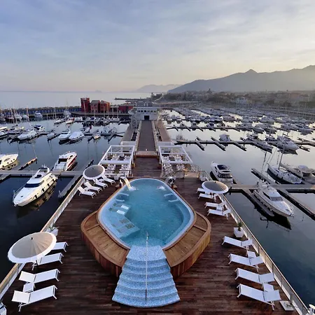 Yacht Club Marina Di 2*