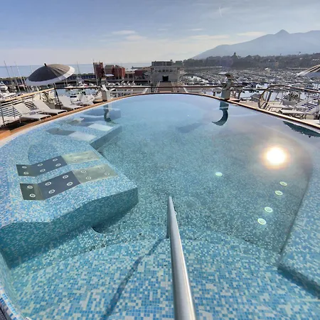 Yacht Club Marina Di