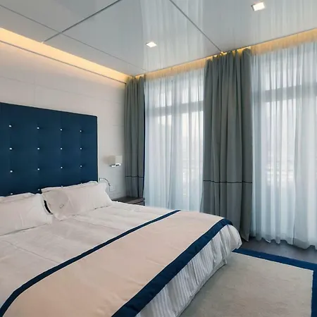 Yacht Club Marina Di Hotel 2*