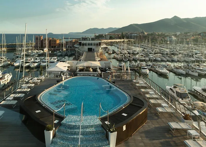 Yacht Club Marina Di Ξενοδοχείο