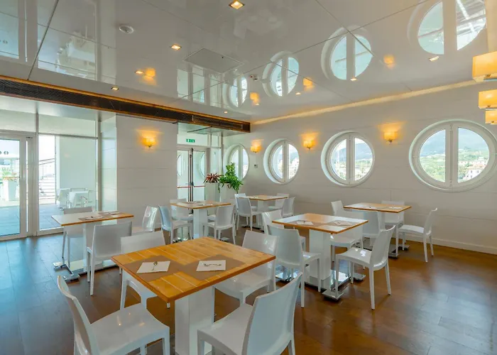 Yacht Club Marina Di Hotel 3*