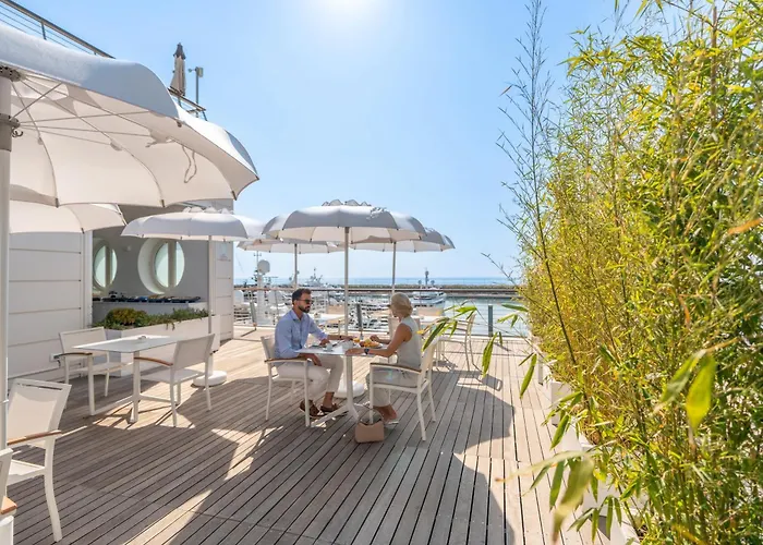 Ξενοδοχείο Yacht Club Marina Di 3*