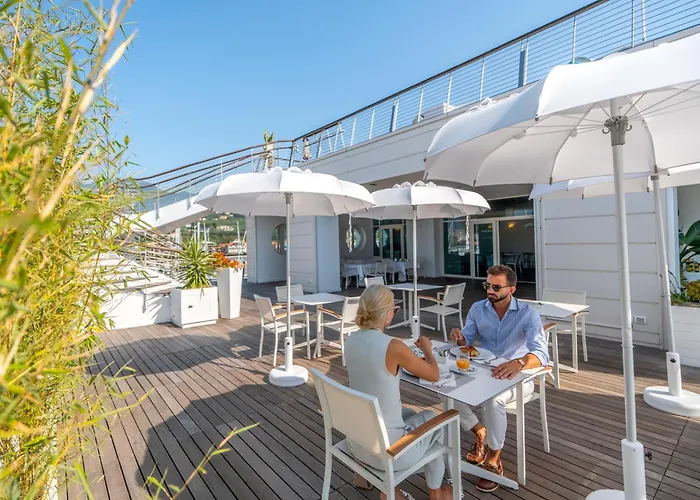 Yacht Club Marina Di 3*