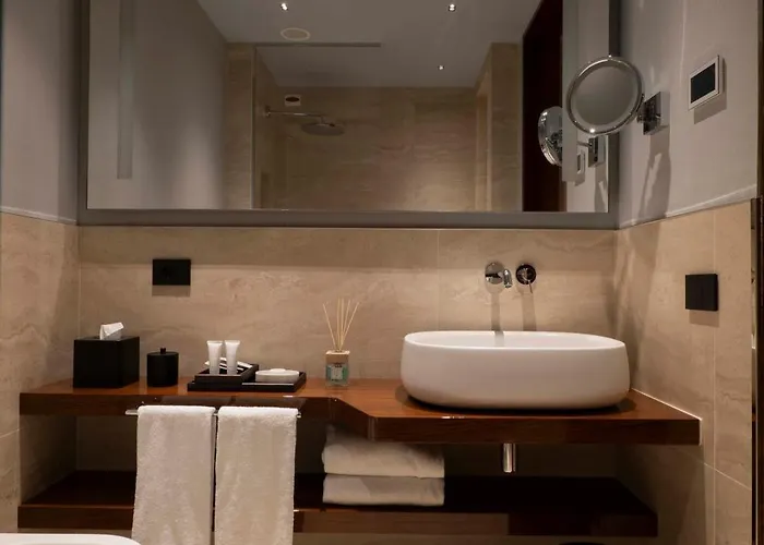 Hotel Yacht Club Marina Di 3*