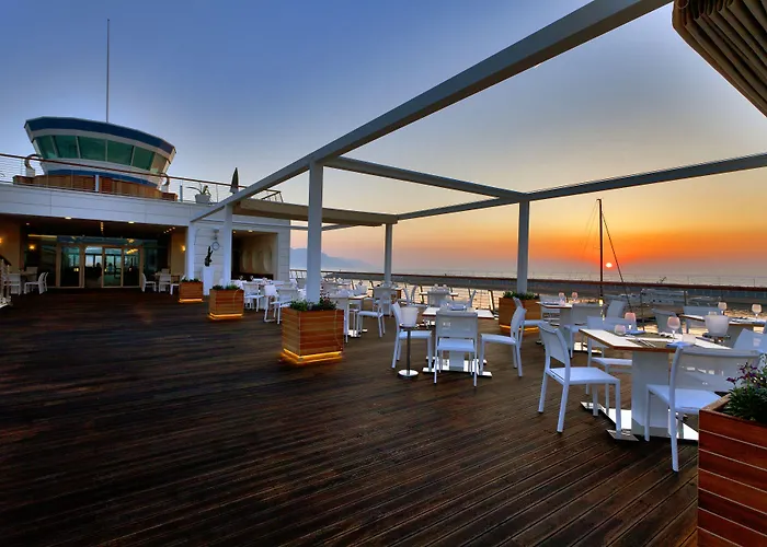 Hotel Yacht Club Marina Di 3*