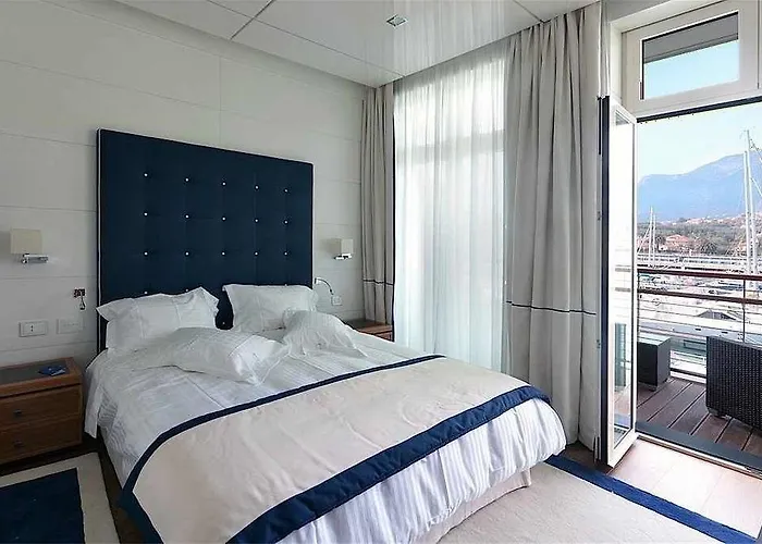 Yacht Club Marina Di Hotel